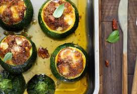 Trente Recettes Avec Les Courgettes Un Dejeuner De Soleil En 2020 Recettes De Cuisine Recette Avec Courgette Courgette Ronde Farcie