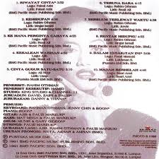 Madah berhelah is the debut album of malaysian singer ziana zain, released by bmg music in 1991 and sold over 40,000 copies in malaysia and was certified gold by rim. Cd R Ziana Zain Madah Berhelah 1991 Shopee Malaysia