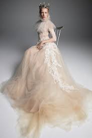 Vera Wang Fall 2019 Collection Wedluxe Magazine Vera Wang Bridal Expensive Wedding Dress Designer Wedding Dresses