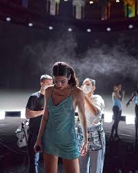 Dua lipa catches some air during 'levitating' performance at 2020 amas: Dua Lipa Conquers The Amas 2020 With Two Mini Disco Dresses Fashioviral Net Leading Fashion Beauty Lifestyle Magazine And Community