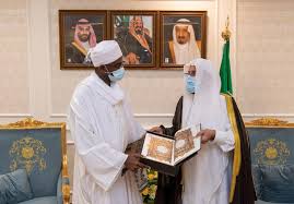 أن الأطفال من مجهولي النسب لهم أحكام اليتامى، بل. ÙˆØ²ÙŠØ± Ø§Ù„Ø´Ø¤ÙˆÙ† Ø§Ù„Ø¥Ø³Ù„Ø§Ù…ÙŠØ© Ø§Ù„Ø³Ø¹ÙˆØ¯ÙŠ ÙŠÙ„ØªÙ‚ÙŠ Ù†Ø¸ÙŠØ±Ù‡ Ø§Ù„Ø³ÙˆØ¯Ø§Ù†ÙŠ Ø¨Ù…ÙƒØªØ¨Ù‡ ÙÙŠ Ø¬Ø¯Ù‡
