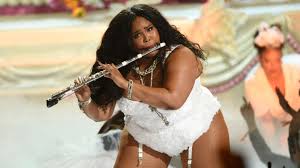 The latest tweets from @lizzo Lizzo Was Sie Uber Die Ausnahmekunstlerin Wissen Sollten Stern De