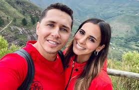 He is the former host of the defunct show yingo, and ex host of the show sinvergüenza, both shows of chilevision. Polola De Karol Dance Es Criticada Por Usuario De Viajar Gratis