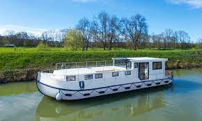 Barge means a vessel that has no propulsion of its own. Hausboot Mit Elektrischem Antrieb La Peniche S Neu 2019