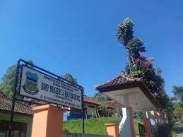 Adegan panas cinta laura di trailer the ninth pass. Smp Negeri 3 Bayongbong Home Facebook