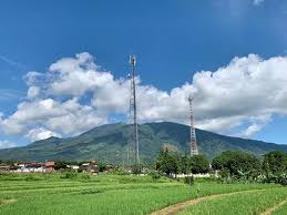 Dulunya, kebun teh medini menjadi jalur pendakian di gunung ungaran, tapi pada tahun 2017, jalur pendakian dialihkan. Balasan Dari Melepas Penat Di Kawasan Wisata Gunung Ungaran Kaskus