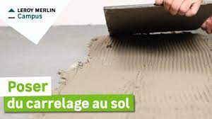 Pose de carrelage sol intérieur. Comment Poser Du Carrelage De Sol Leroy Merlin Youtube