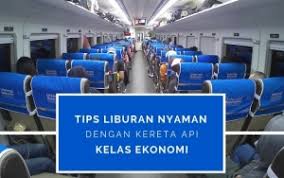 Oh ya masih banyak penumpang yang naik ke atas gerbong seperti ini ya. Mau Perjalanan Liburan Nyaman Dengan Kereta Api Kelas Ekonomi Terapkan Saja 8 Tips Ini