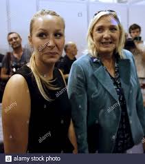 Die französische rechtspopulistin marine le pen steht wegen der verbreitung von gewaltbildern der dschihadistenmiliz islamischer staat (is) vor gericht. Marine Le Pen R Stockfotos Und Bilder Kaufen Alamy