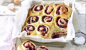 Cinnamon Rolls Aux Cerises Recette Dessert Cerise Recettes De Cuisine Recettes Sucrees