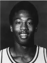 𝑭𝑹𝑬𝑬𝑮𝑨𝑴𝑬:𝑨𝒖𝒈𝒖𝒔𝒕 6, 2010 𝑭𝒐𝒓𝒎𝒆𝒓 𝑼𝑾𝑴 𝒔𝒕𝒂𝒓  𝑻𝒖𝒄𝒌𝒆𝒓 𝒈𝒊𝒗𝒆𝒔 𝒃𝒂𝒄𝒌