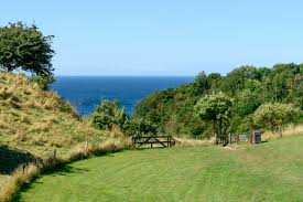 Het landschap is vrij vlak. Bornholm Eiland Landschap In De Buurt Van De Hammershus Kasteelruines Denemarken Royalty Vrije Foto Plaatjes Beelden En Stock Fotografie Image 44117138