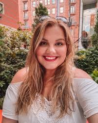 Melanie Sipe's Instagram, Twitter & Facebook