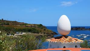 Practical information about timetables, how to arrive and services. Dali Museum Cadaques Wohnhaus Garten Bucht Portlligat