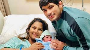 Geeta Phogat Blessed With A Baby Boy Hina Khan And Babita Phogat Congratulate The New Mom Filmibeat