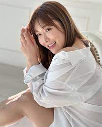 AV女優同框影帝黃秋生「甜笑躺肩」遭狠酸「有沒有給錢」惹議秒刪照！ | 娛樂星聞
