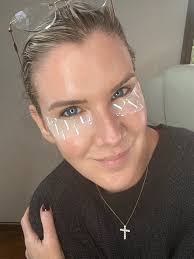 Overwhelmed by makeup? Discover a simplified routine