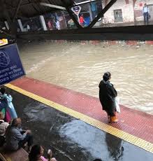 Mumbai relives 2005 floods sees highest one day rain in 47 yrs. Mumbai Under Waist Deep Water Heaviest Rainfall Since July 2005 Floods