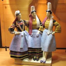 Groupe De Trois Danseuses Jim E Sevellec Musee De La Faience Quimper 29 Clay People Bretagne Brittany France