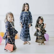 Sesuai untuk tarian berkumpulan dan juga individu. Paling Baru Baju Songket Budak Perempuan Lamaz Morradean