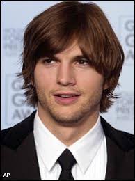 He has a fraternal twin brother, michael, and a sister, tausha. Ashton Kutcher Freundin Vermogen Grosse Tattoo Herkunft 2021 Taddlr