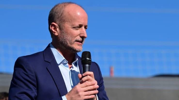 Tras la aparición de fotos en un yate en Marbella, Martín Insaurralde  renunció como jefe de gabinete bonaerense