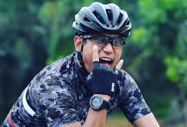 Science, tech, innovation & vaccines minister. Khairy Jamaluddin Hentam Peniaga Online Jual Produk Penipu