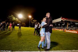 Cosmopolitan.hr roditelji.hr elle.hr sensaklub.hr magazin vjenčanja. Matt Stonham Proposed To Melbourne City S Rhali Dobson During Her Final Soccer Daily Mail Online