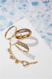 Gelang kaki & gelang tangan whatsaap jika berminat +60195745671 #kedaiskonline #kedaimhonline untuk dijual dan diborong #gelangkakitraditional. Kilauan Emas Sang Ratu