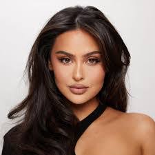 Roxanne Rushing's Instagram, Twitter & Facebook