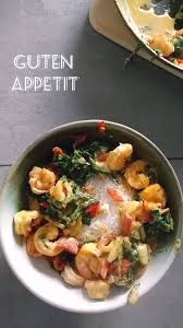 Leckere Garnelenpfanne Mit Frischem Spinat Und Kurkuma Die Garnelen Liefern Hochwertiges Eiweiss An Spinat Und Garnelenpfanne Frischer Spinat Einfache Gerichte