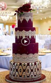 Le Vin Et L 39 Or Ne Sont Jamais Demodes Passe Avec Ce Merveilleux Gateau Gateau De Mariage Elegant Gateau Mariage Idee Gateau Mariage