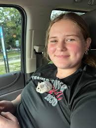 Chuir Amber Miller Hayes grianghraf...