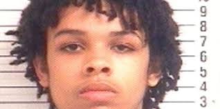 Teen pleads guilty to robbery