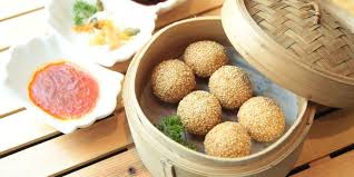 Masukkan vanilli dan telur satu persatu sambil terus dikocok hingga mengembang. 5 Cara Membuat Onde Onde Mini Empuk Dan Garing Mudah Dipraktikkan Merdeka Com