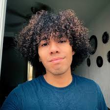 Rhaenys was not the queen, and she said this aint her battle to call for.  If she attacked, she would be the prime reason for a war. If her theone  wasbin question,