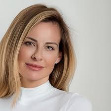 Kelly Robinson's Instagram, Twitter & Facebook