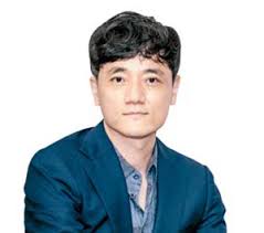 영화 '인질'은 어느 날 새벽, 증거도 목격자도 없이 납치된 배우 황정민을 그린 리얼리티 액션스릴러. í™©ì •ë¯¼ì€ ì¸ì§ˆë¡œ ë¬¶ì—¬ìžˆì–´ë„ ìŠ¤íŽ™í„°í´í•œ ë°°ìš° ë§¤ì¼ê²½ì œ