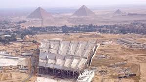 خلال مراسم احتفالية رسمية، نقلت وزارة الآثار المصرية تمثال الملك الفرعوني رمسيس الثاني ليستقر في موقعه أمام المتحف المصري الجديد. ØµØ¯Ù‰ Ø§Ù„Ø¨Ù„Ø¯ Ø§Ù„Ø¢Ø«Ø§Ø± ØªÙƒØ´Ù Ø¢Ø®Ø± ØªØ·ÙˆØ±Ø§Øª Ø§Ù„Ù…ØªØ­Ù Ø§Ù„Ù…ØµØ±ÙŠ Ø§Ù„ÙƒØ¨ÙŠØ± ÙˆØªØ¹Ù„Ù† Ù…ÙˆØ¹Ø¯ Ø§ÙØªØªØ§Ø­Ù‡ ÙÙŠØ¯ÙŠÙˆ