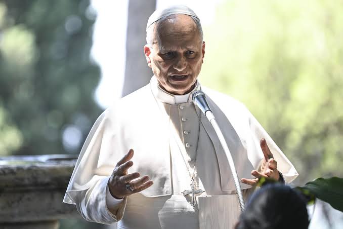 El papa León XIV almuerza con pobres y migrantes durante sus vacaciones en Castel Gandolfo - AlbertoNews - Periodismo sin censura