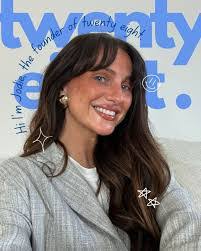 Vicki Roebuck's Instagram, Twitter & Facebook