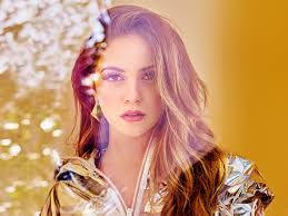 El sexo y el dinero. Asi Es Ana Mena La Reina Del Sonido Urbano