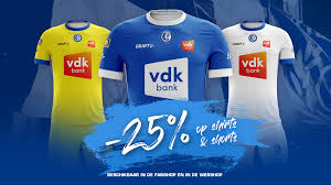 De nieuwste voetbalshirts van kaa gent vind je altijd als eerste op voetbalshirts.com. 25 Op Alle Shirts En Shorts Kaa Gent