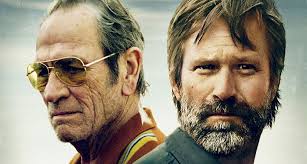 Aaron Eckhart i Tommy Lee Jones w nowym zwiastunie thrillera „Wander”