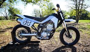 The 2009 kawasaki klx250sf lands in the middle of the road with a msrp of just $5,299. Kawasaki Klx250 Flat Tracker By Colt Wrangler Bikebound