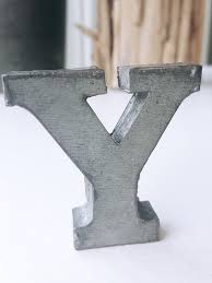 Es kann z.b helfen seinen namen zu buchstabieren. Y Zinc Letter
