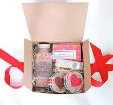 Finding a best valentine's gifts for girlfriends is not easy task. Valentines Day For Her Gift Set Chocolate Lip Balm Gift Sets For Her With Massage Balm Home And Li Soap Gift Gift Sets For Her Valentine S Day Gift Baskets