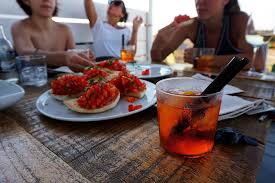 Pagesbusinessesfood & beveragebarpubkitsch deux florencevideosvolete sapere come si fa lo spritz al melograno? Aperol Spritz Tutto Cio Che Dovete Sapere Su Questa Tipica Bevanda Italiana Ricette Erasmus