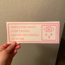 Los empleados deben dejar de llorar antes de regresar al trabajo.  Calcomanía de vinilo