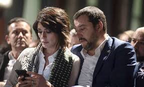 This content is imported from instagram. Elisa Isoardi Lascia Salvini E La Foto Su Instagram
